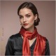 Roter Satin Schal
