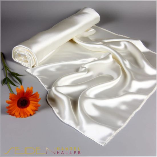 Seidenstoff mit einer Blume